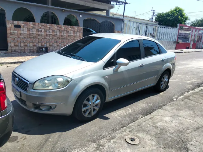 Fiat Linea Essence 1.8 Flex 16V 4P 2012
