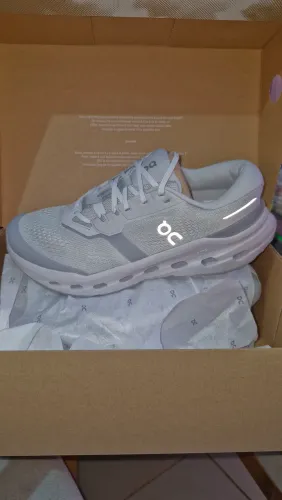 Tênis On running  Cloudrunner 3 