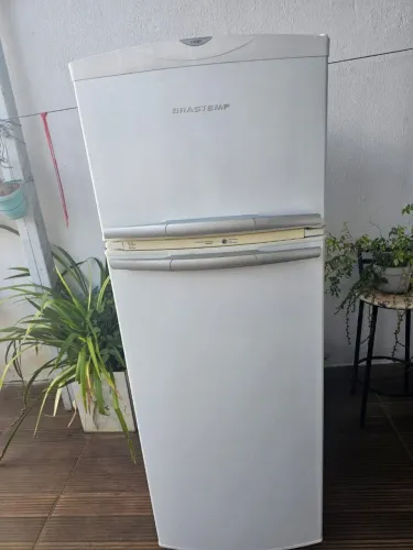 Vendo geladeira Brastemp fros fre 350 litros