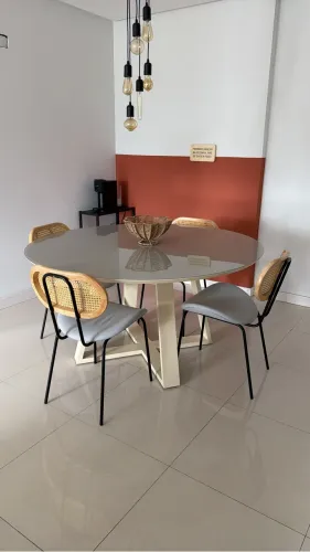 Mesa de Jantar redonda 1,50m + opção de cadeiras