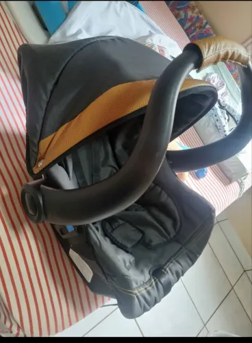Bebê conforto + base para carro