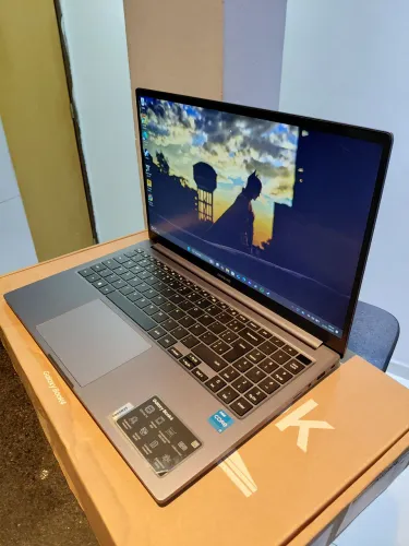 Notebook Samsung Galaxy Book4 (Seminovo) - Intel Core i3, 8GB RAM, 256GB SSD - Design Slim