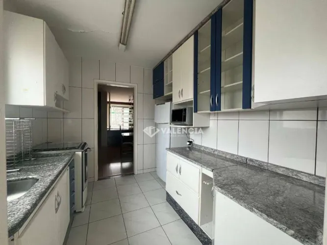 Apartamento Mobiliado para alugar no Edifício Itália por R$2.600,00 - Rua Castro Alves 192