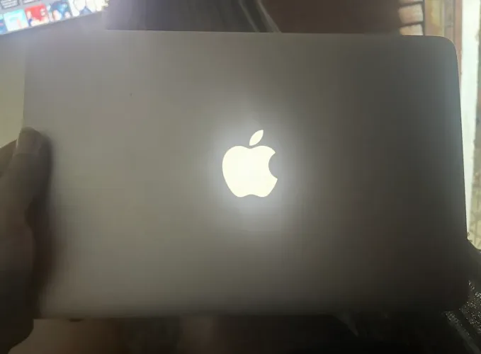 MacBook ano 2011 por 1.050