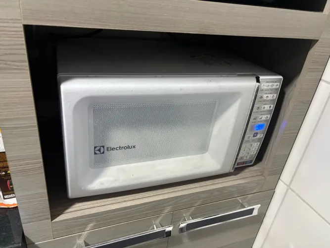 Microondas Electrolux semi novo 34 litros 127v