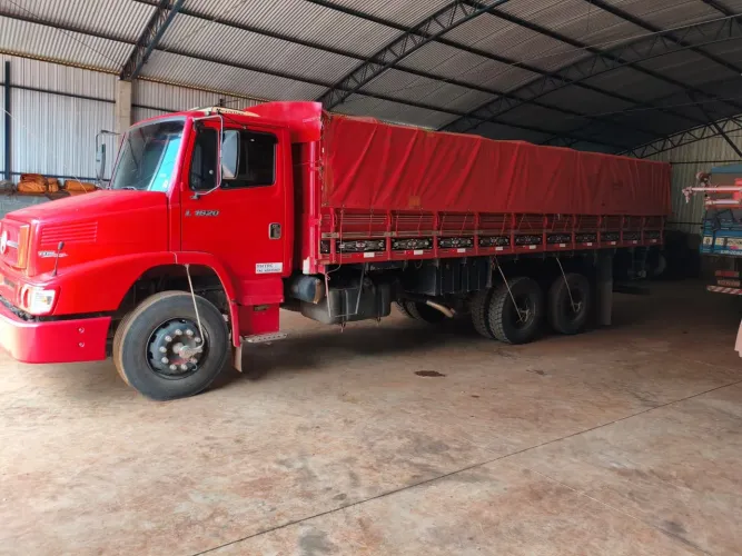 MB 1620 Vermelho graneleiro