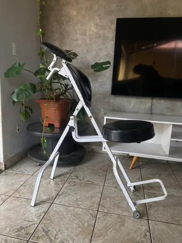 Cadeira portátil para design de sobrancelha ou maquiagem 