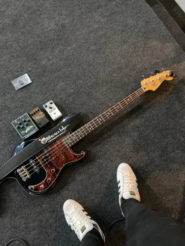 Baixo Fender pj special