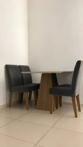 Mesa com 4 cadeiras