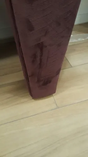 Maca em veludo na cor vinho, impecável, pouco uso, sem nenhuma avaria.