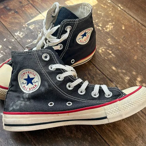 Tênis Converse All Star Chuck Taylor Cano Alto Preto Com Detalhe Vermelho