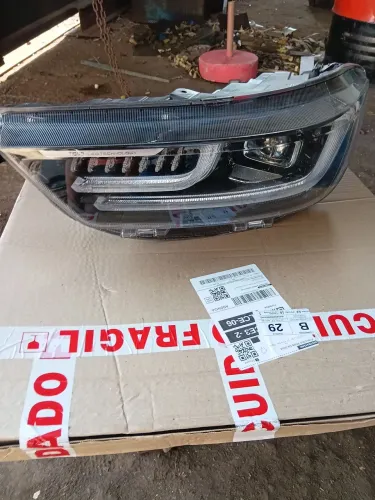 Vende se um Farol do tigo 8 pro 2022 a 2026 L Direito