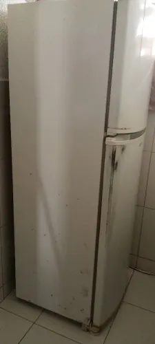 Geladeira com defeito 