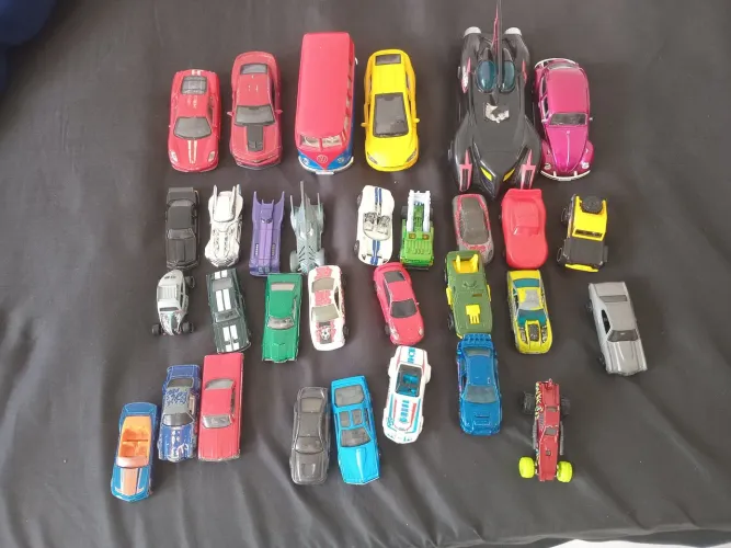 Vendo Carrinhos De Miniaturas