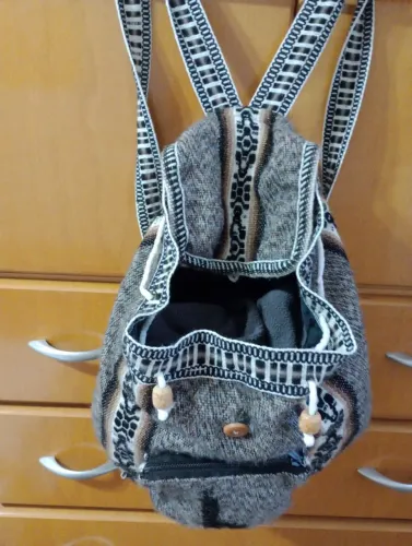 Vendo Mochila artesanal em tecido de lá, ótimo preço 