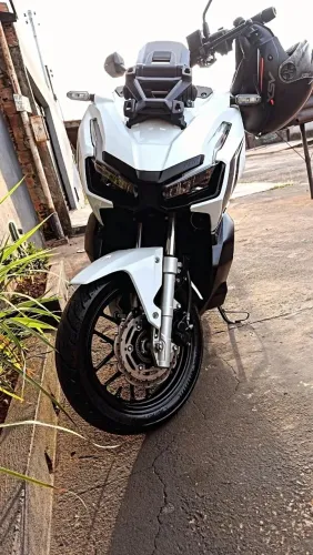 Vendo honda ADV 150 ano 2022!! Moto extra sem nem um detalhe moto muito bem conservada 