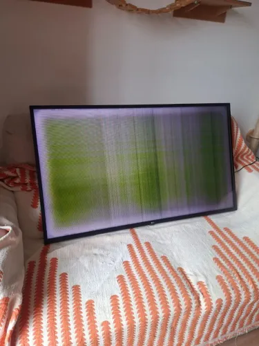 Televisão LG 50' 4K (com avaria)
