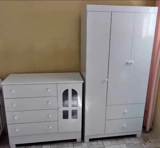 Cômoda e guarda roupa infantil
