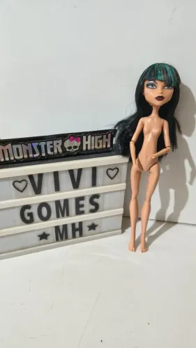 Monster High Cleo de Nile schools out sem mãos