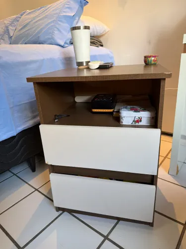 Mesa de Cabeceira Amadeirada