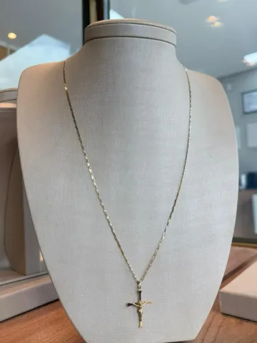 CORRENTE PIASTRINE 60 CM + PINGENTE CRUCIFIXO EM OURO 18K 750