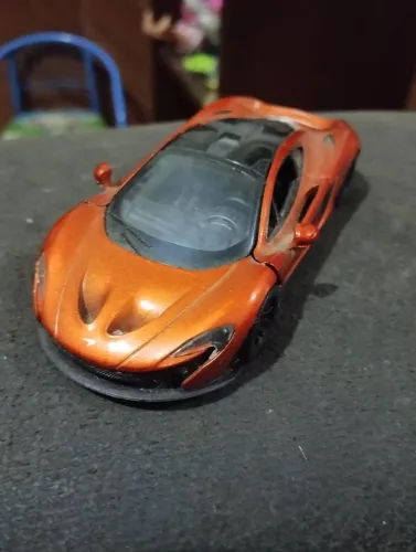Carro Miniatura MacLaren, em metal