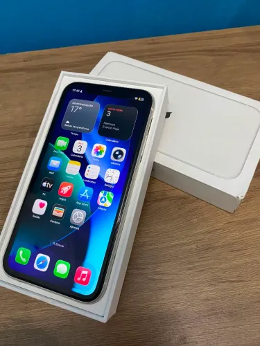 iPhone 11 sem nenhum arranhão tudo original e sem defeitos.