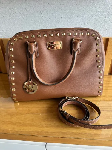 Bolsa Crossbody Spikes Michael Kors