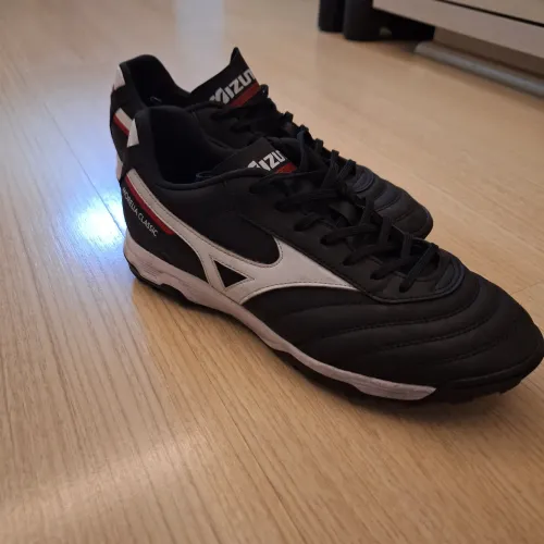 Chuteira Mizuno Society