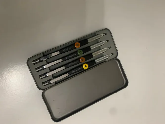 Conjunto 4 Lapiseiras Monotech 0.3 0.5 0.7 0.9 - Estojo Completo
