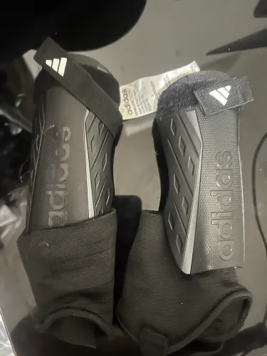 Caneleira adidas