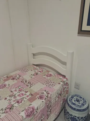 Cama de solteiro madeira pura laqueada de branco