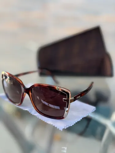 Óculos de Sol Fendi Original - Elegância e Sofisticação