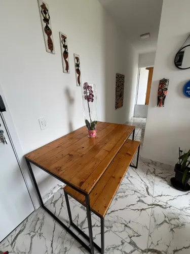 MESA COM BANCO