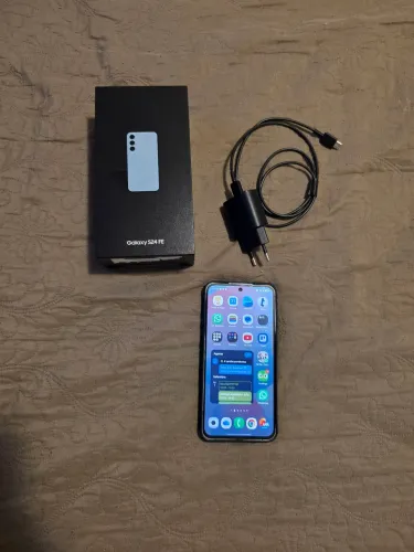 Vendo Samsung Galaxy s24fe com 128 gb e comprado em dezembro de 2025 com nota fiscal