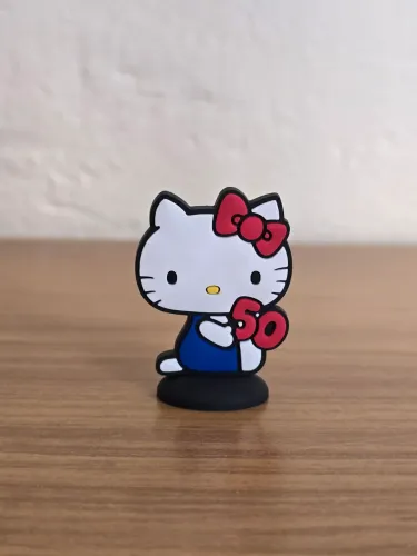 Enfeite de borracha comemorativo de 50 anos da Hello Kitty.