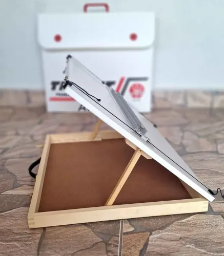 Prancheta Portátil Trident - Formato A3 com régua paralela.