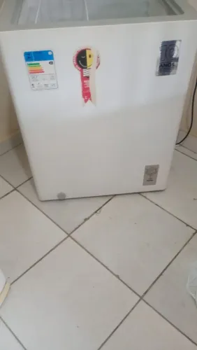 Vendo freezer semi nova