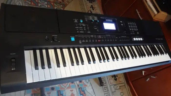 Teclado Yamaha PSR EW425 76 teclas