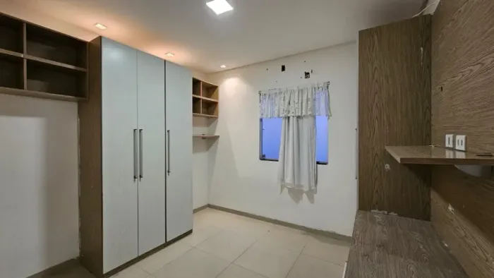 Casa para aluguel em condomínio em Petrolina com três quartos