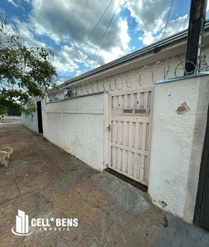 Casa residencial próx. da Av. Cenobelino