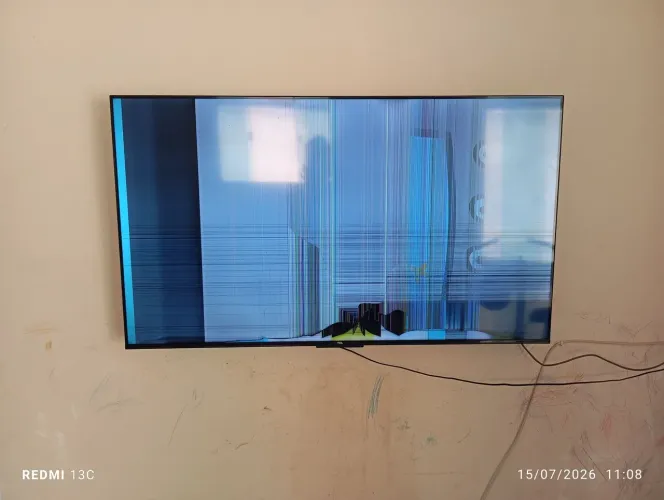 Tv TCL tela estragada.