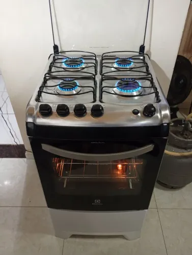 Vendo fogão Electrolux 4 bocas automático, impecável 
