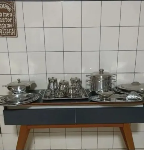 Baixelas e Jogo de Chá em Inox