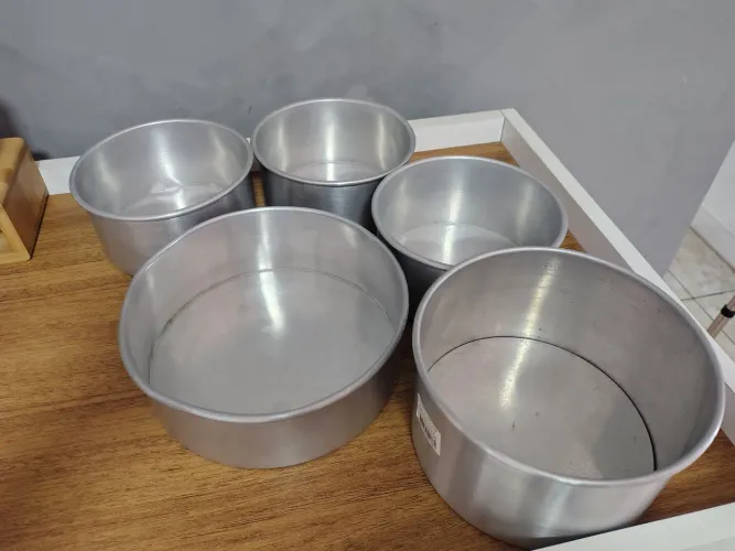 Vendo Kit com formas/aros e cortadores para confeitaria 