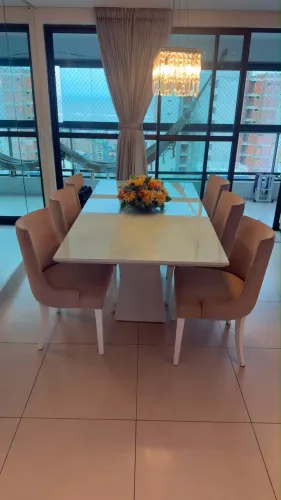 Vendo mesa em Laca com 6 cadeiras