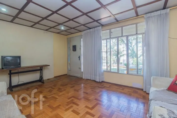 Casa à venda em Vila Ipiranga com 379 m², 2 quartos, 1 suíte, 2 vagas