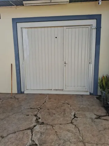 Portão basculante de garagem