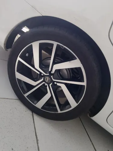 Rodas completas ,aro 17 ,perfil 205/45 (furacão 4*100)