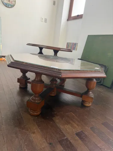 Mesa de centro sextavada em madeira torneada diâmetro 1,45m (sem cupim)